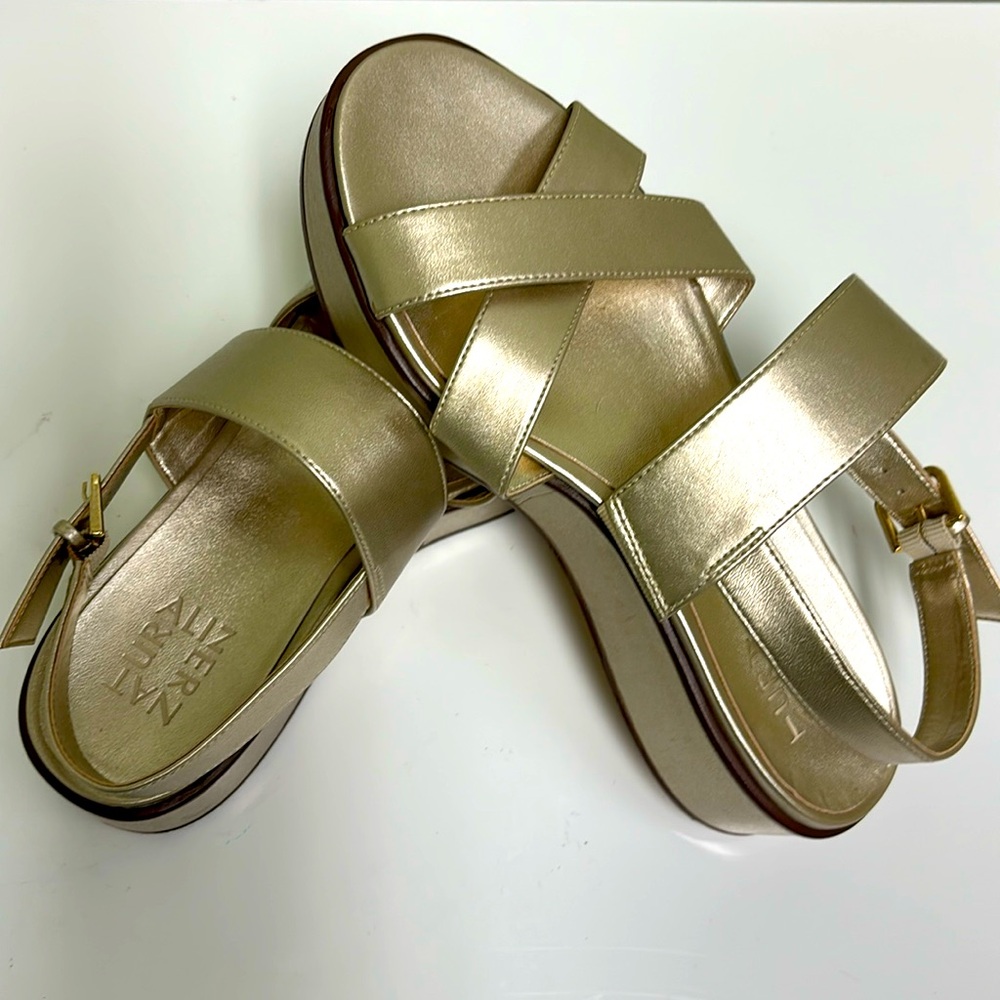 Naturalizer Wedge Sandals Gold Size 7 NWOT